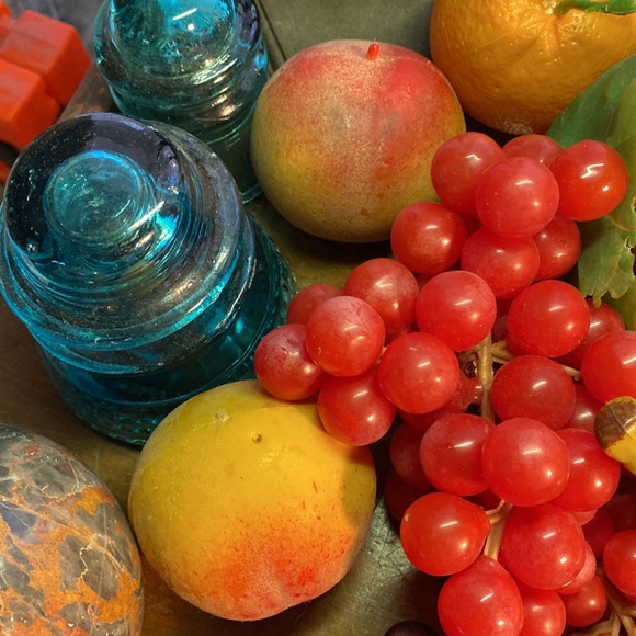 Vtg Mid-century Fake Rubber Plastic Fruit Grapes Bananas Apples Peaches - Picture 11 of 11